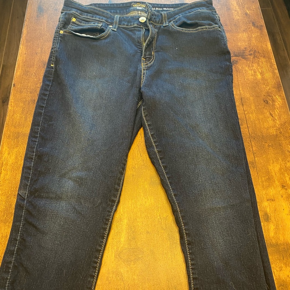 Signature by Levi Strauss & Co. Gold Label Women's Mid-Rise Skinny Jeans